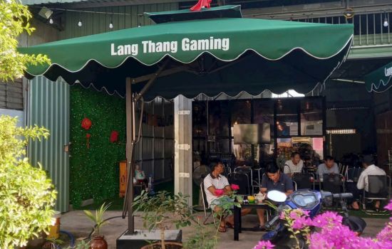 dù che quán cafe bến cát