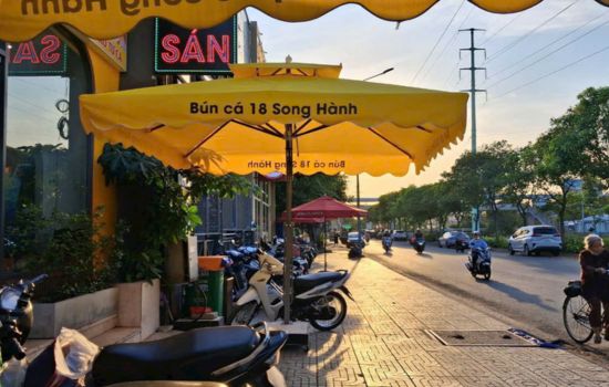 dù lệch tâm tại bến cát