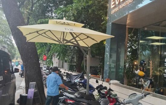 dù lệch tâm tại bến cát