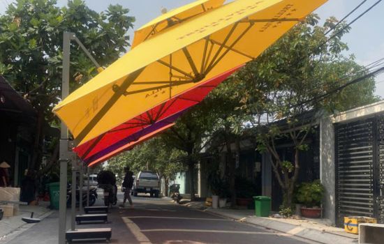 dù lệch tâm tại bến cát