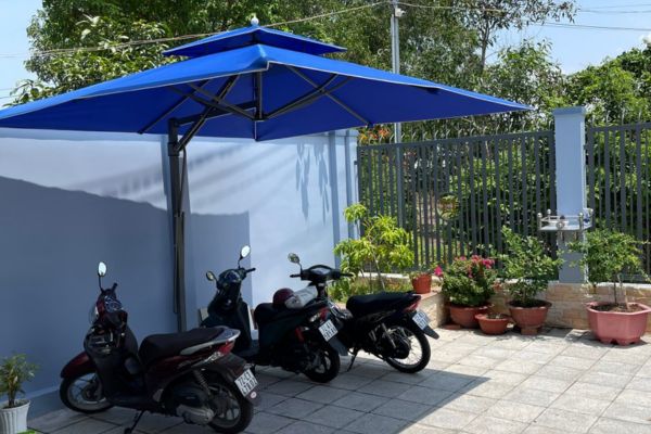 làm dù che nắng sân vườn